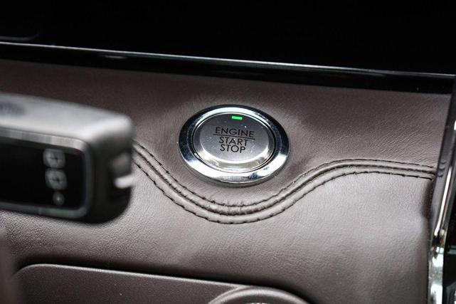 Photo of 2018 White Platinum Metallic Tri-Coat Lincoln Navigator