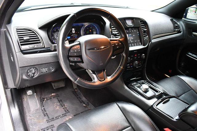 Photo of 2017 Ceramic Grey Clearcoat Chrysler 300