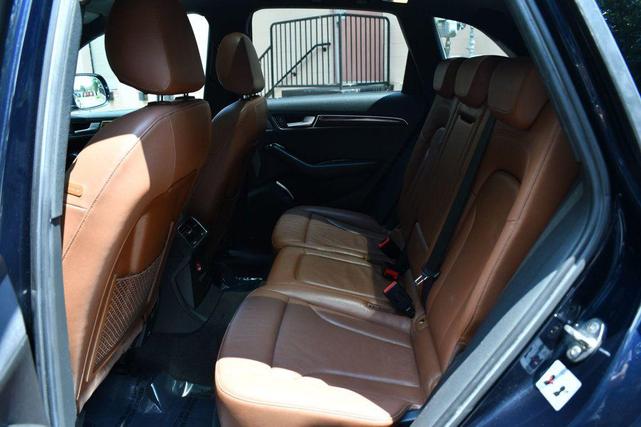 Photo of 2010 Deep Sea Blue Pearl Audi Q5