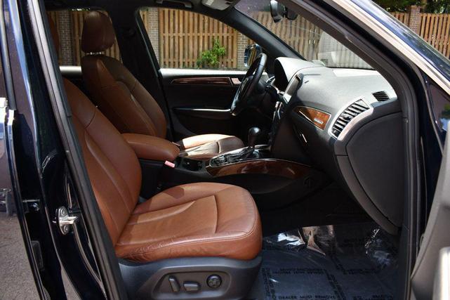 Photo of 2010 Deep Sea Blue Pearl Audi Q5