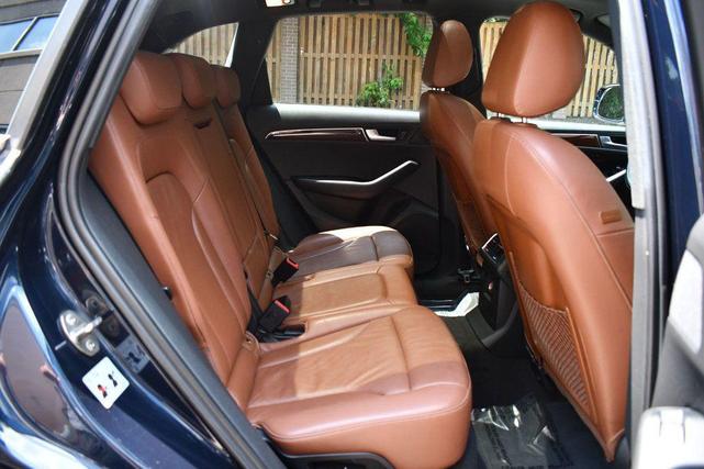Photo of 2010 Deep Sea Blue Pearl Audi Q5