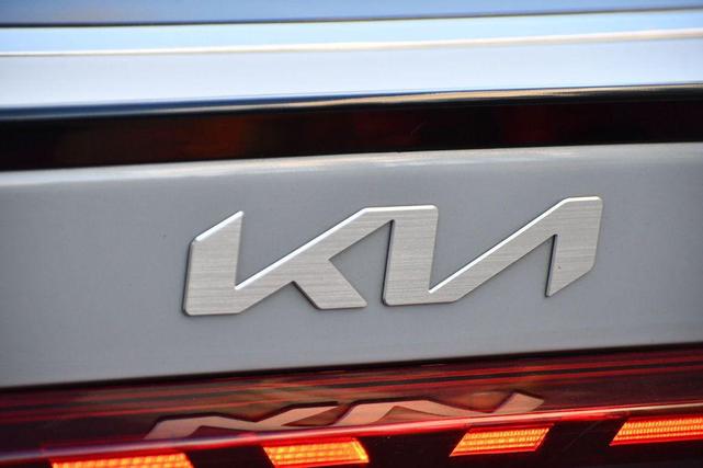 Photo of 2023 Wolf Gray Kia K5