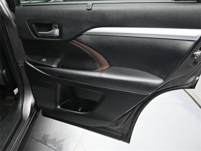 Photo of 2019 Predawn Gray Mica Toyota Highlander