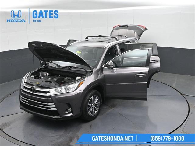 Photo of 2019 Predawn Gray Mica Toyota Highlander