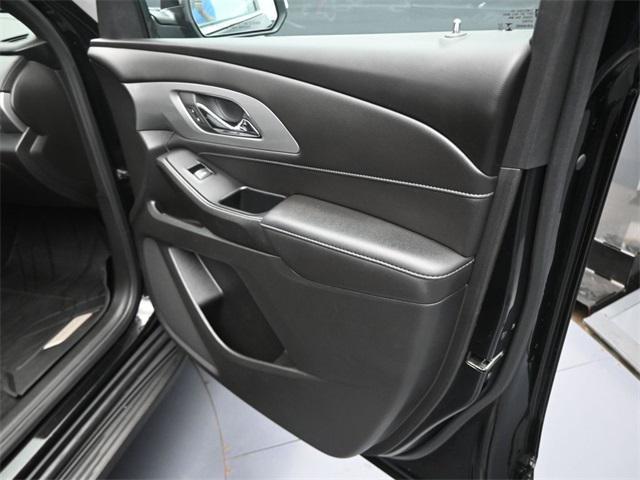 Photo of 2022 Mosaic Black Metallic Chevrolet Traverse