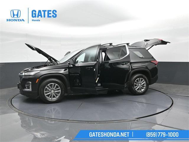 Photo of 2022 Mosaic Black Metallic Chevrolet Traverse