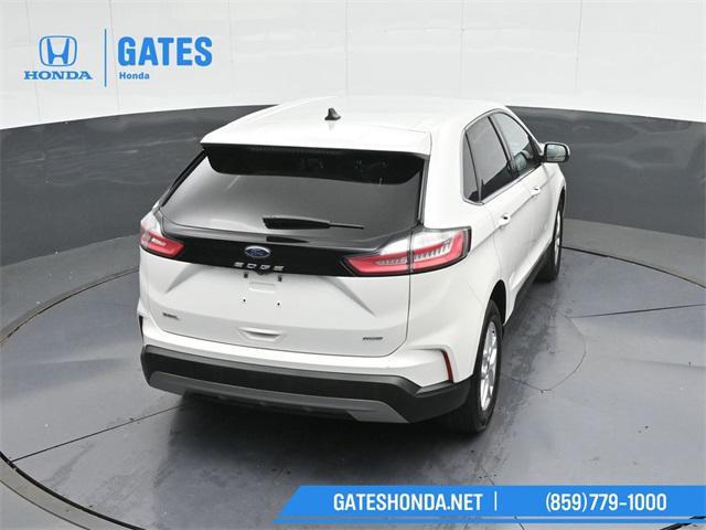 Photo of 2021 White Ford Edge