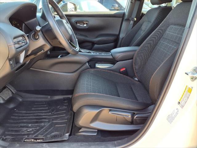 Photo of 2024 Platinum White Pearl Honda HR-V