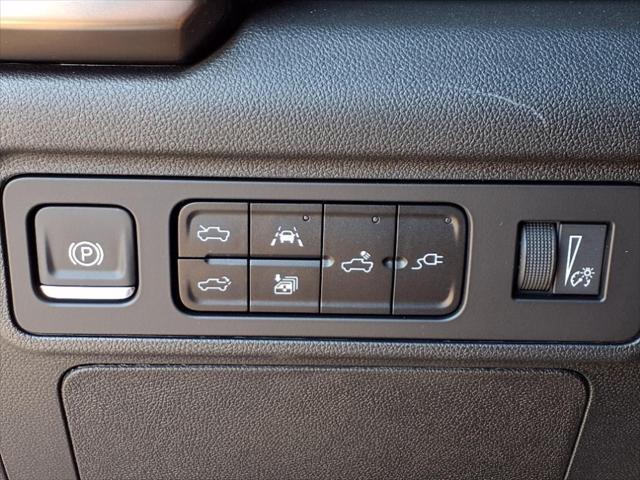 Photo of 2025 Interstellar White GMC HUMMER EV Pickup