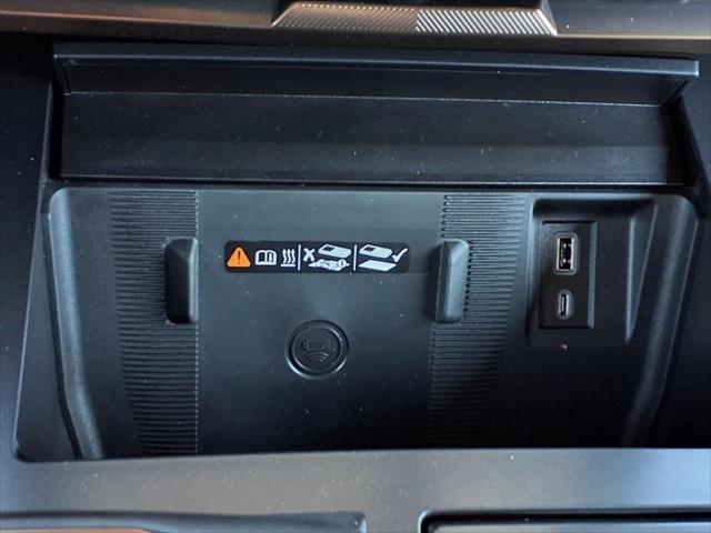Photo of 2025 Interstellar White GMC HUMMER EV Pickup