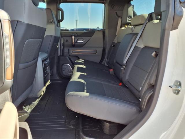 Photo of 2025 Interstellar White GMC HUMMER EV Pickup