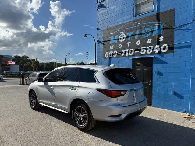 Photo of 2018 Liquid Platinum INFINITI QX60