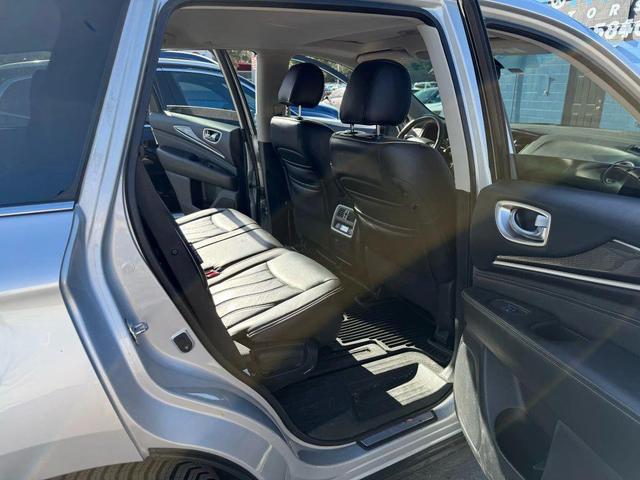 Photo of 2018 Liquid Platinum INFINITI QX60