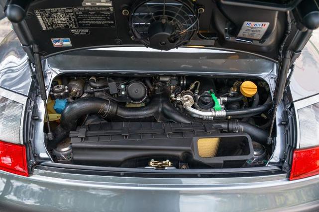 Photo of 2001 Gray Porsche 911