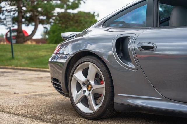 Photo of 2001 Gray Porsche 911