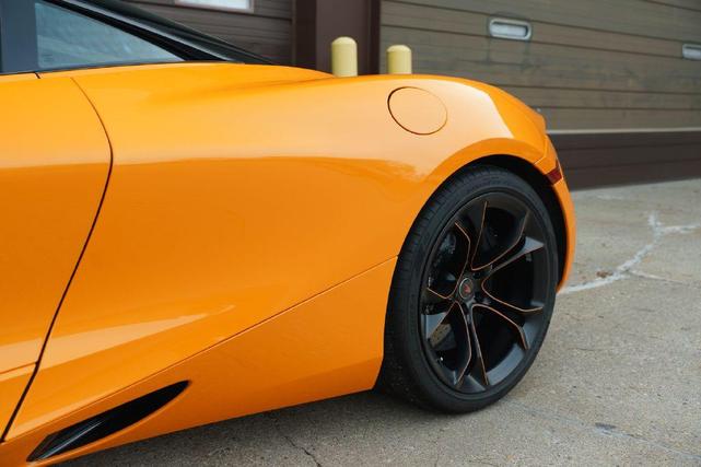 Photo of 2018 Orange McLaren 720S