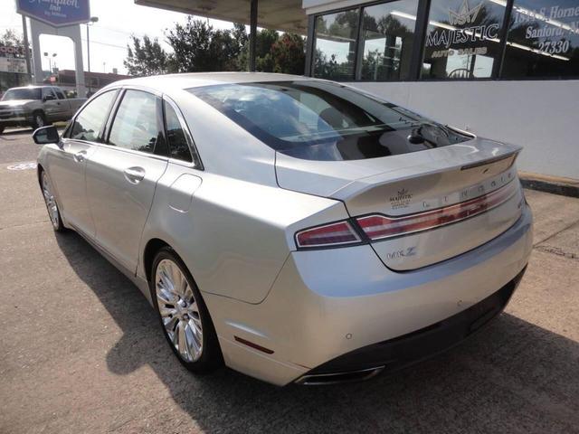 Photo of 2013 Ingot Silver Lincoln MKZ