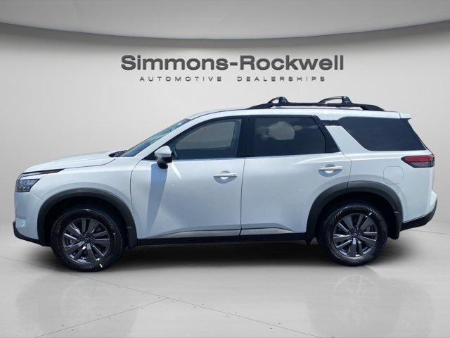 Photo of 2025 Everest White P Nissan Pathfinder