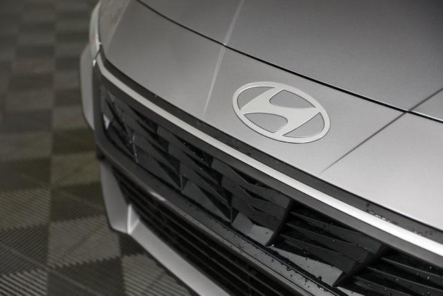 Photo of 2025 Fluid Metal Hyundai ELANTRA HEV