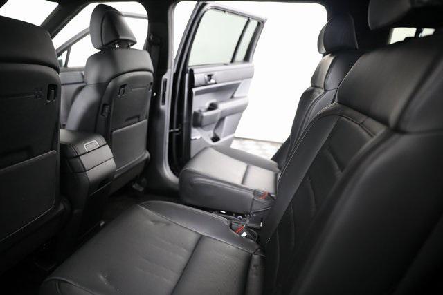 Photo of 2024 Phantom Black Hyundai SANTA FE