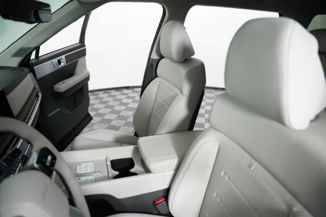 Photo of 2026 Phantom Black Hyundai SANTA FE HEV