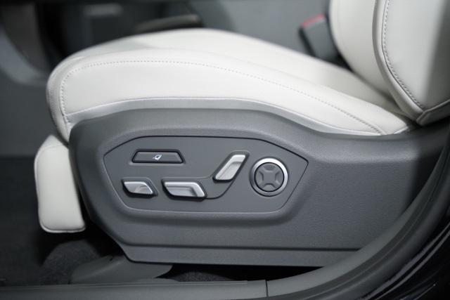 Photo of 2026 Phantom Black Hyundai SANTA FE HEV