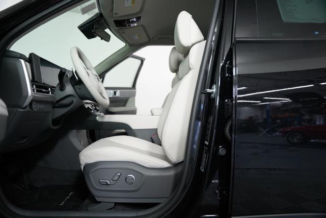 Photo of 2025 Phantom Black Hyundai SANTA FE
