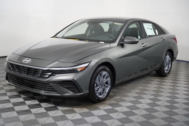 Photo of 2025 Amazon Gray Hyundai ELANTRA HEV