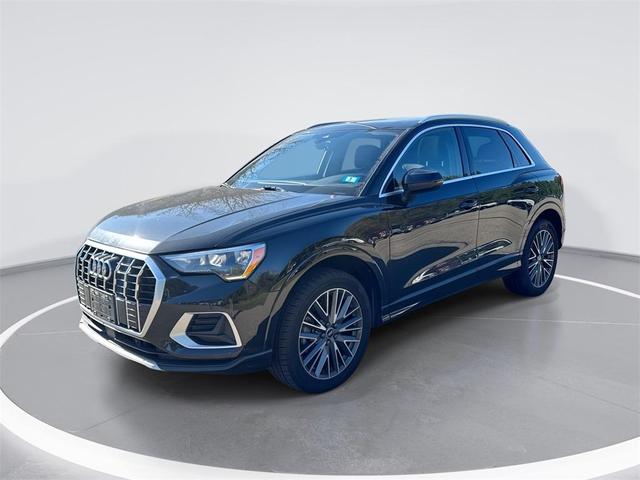 Photo of 2022 Mythos Black Metallic Audi Q3