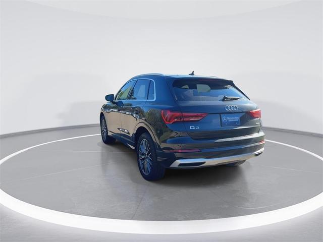 Photo of 2022 Mythos Black Metallic Audi Q3