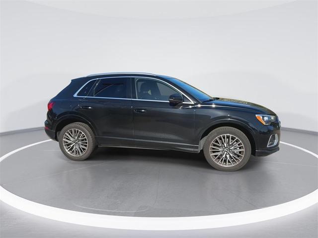 Photo of 2022 Mythos Black Metallic Audi Q3