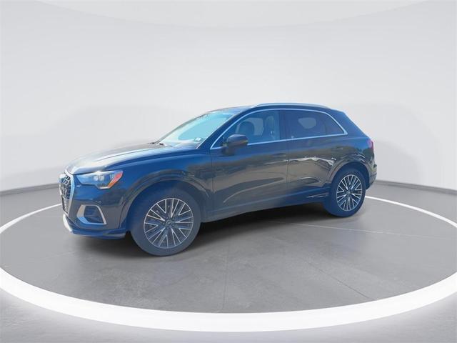 Photo of 2022 Mythos Black Metallic Audi Q3