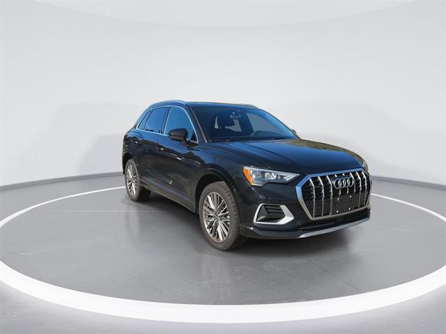 Photo of 2022 Mythos Black Metallic Audi Q3