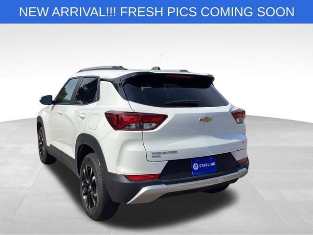 Photo of 2023 Summit White Chevrolet Trailblazer