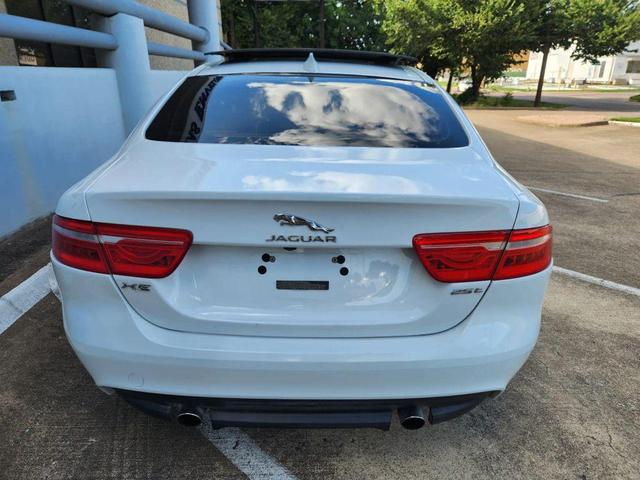 Photo of 2017 Polaris White Jaguar XE