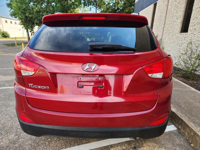 Photo of 2015 Garnet Red Mica Hyundai TUCSON