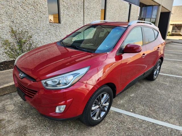 Photo of 2015 Garnet Red Mica Hyundai TUCSON