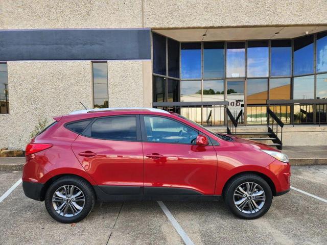 Photo of 2015 Garnet Red Mica Hyundai TUCSON