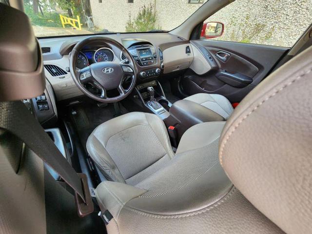 Photo of 2015 Garnet Red Mica Hyundai TUCSON