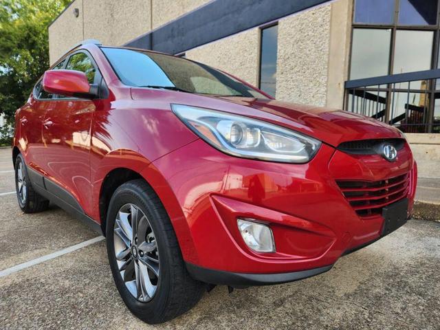Photo of 2015 Garnet Red Mica Hyundai TUCSON
