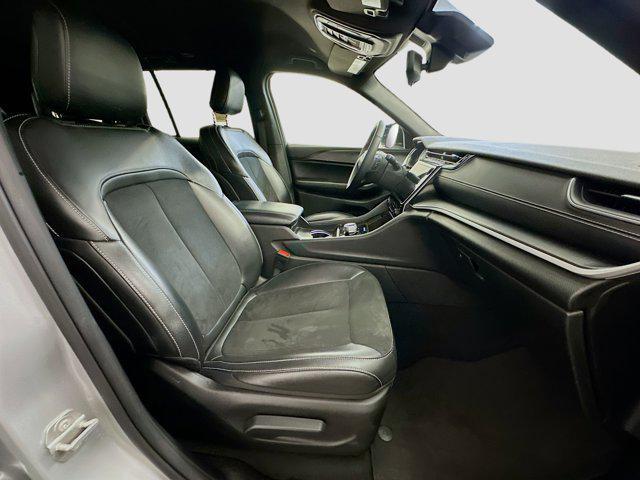 Photo of 2024 Silver Zynith Jeep Grand Cherokee