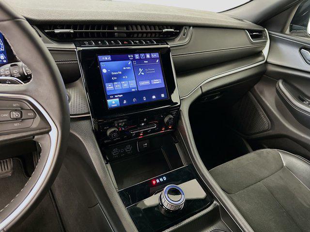 Photo of 2024 Silver Zynith Jeep Grand Cherokee