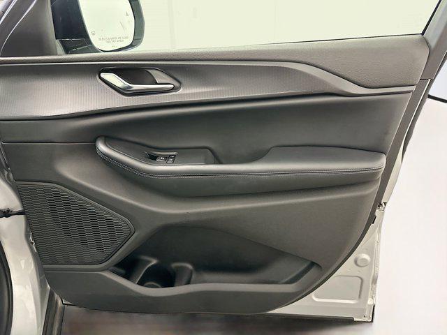 Photo of 2024 Silver Zynith Jeep Grand Cherokee