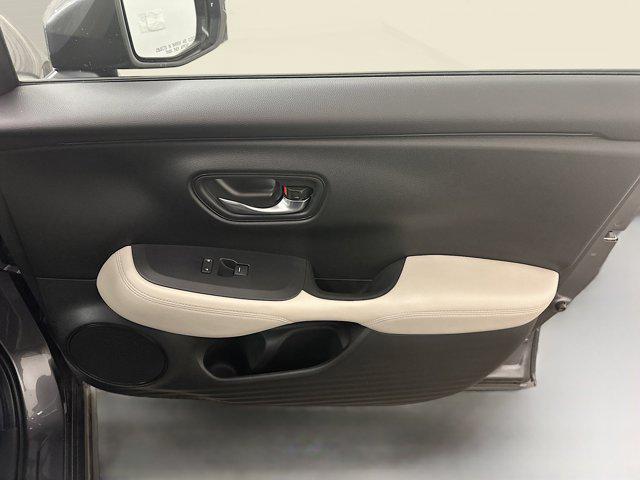 Photo of 2023 Lunar Silver Metallic Honda HR-V