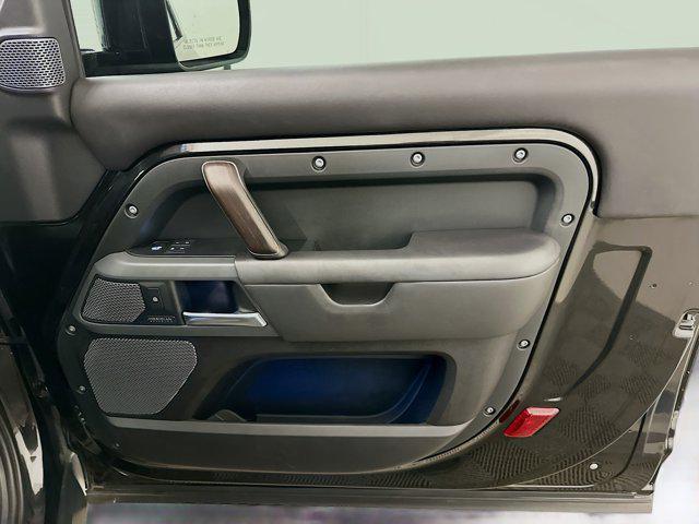 Photo of 2021 Santorini Black Metallic Land Rover Defender
