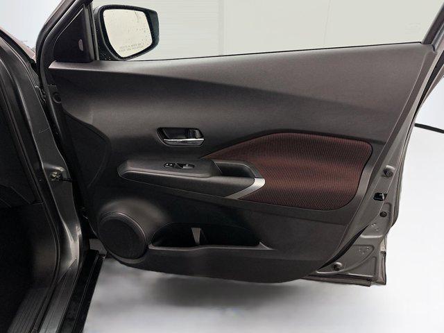 Photo of 2022 Gun Metallic Nissan Kicks