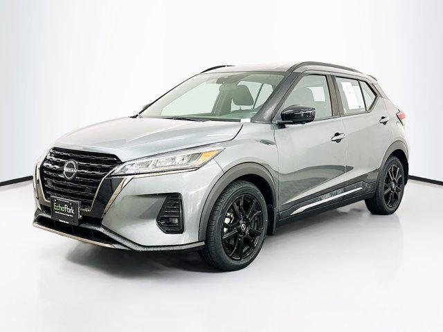 Photo of 2022 Gun Metallic Nissan Kicks