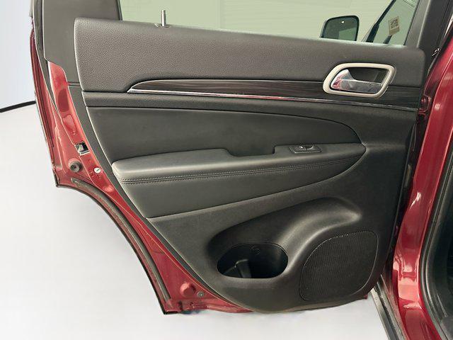 Photo of 2022 Velvet Red Pearlcoat Jeep Grand Cherokee