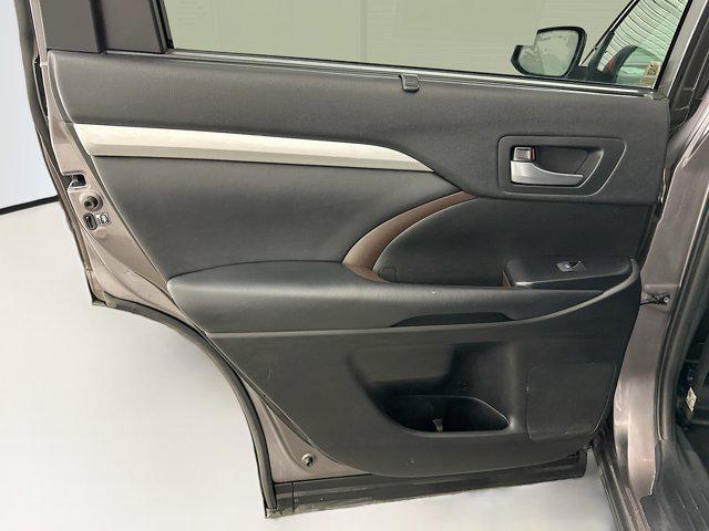 Photo of 2019 Predawn Gray Mica Toyota Highlander