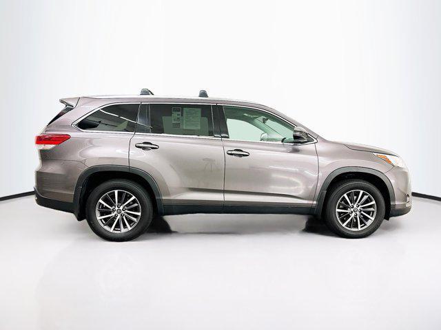 Photo of 2019 Predawn Gray Mica Toyota Highlander